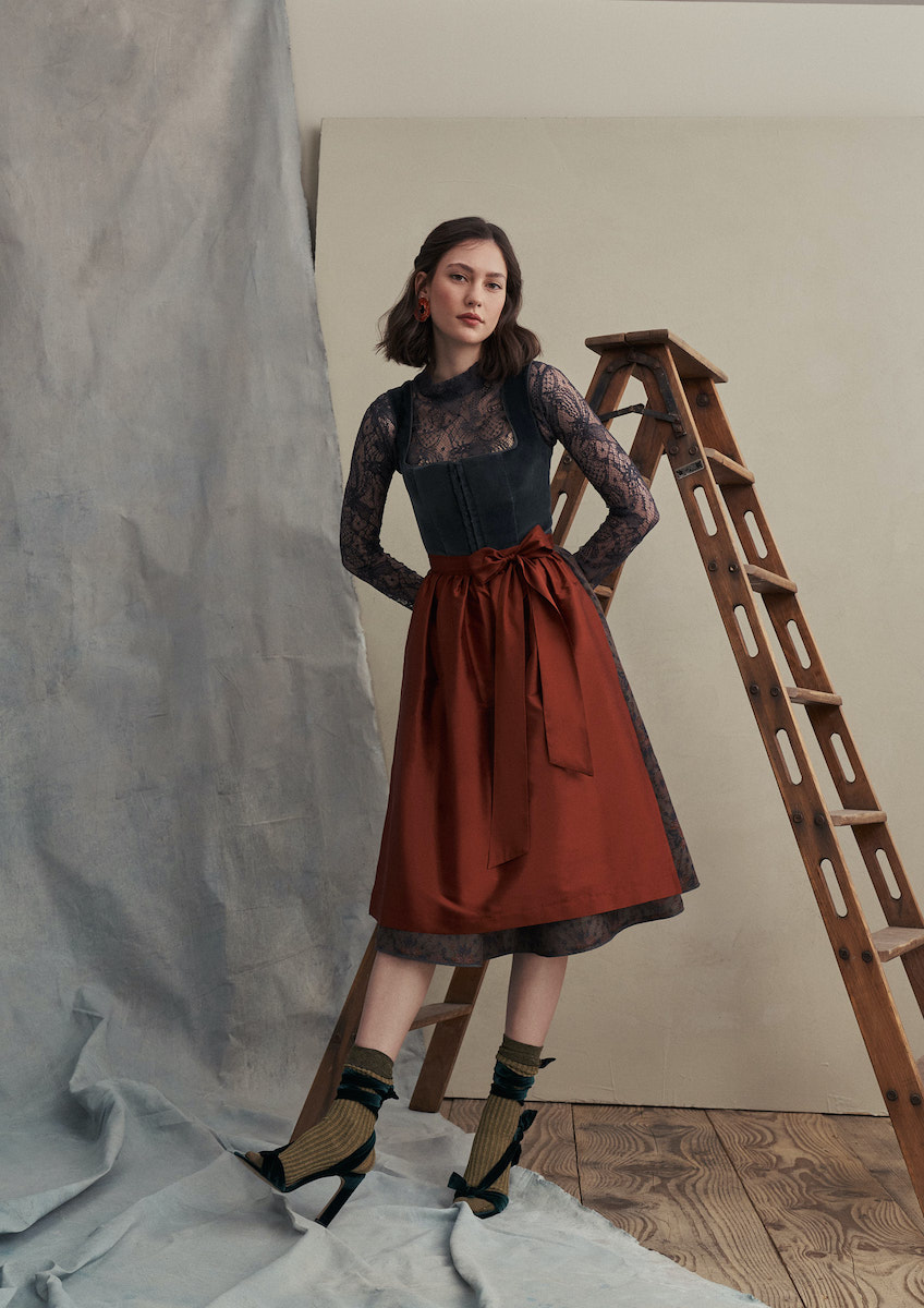 Kinga-Mathe-AW22-Dirndl1 Dirndlschleife Kinga Mathe
