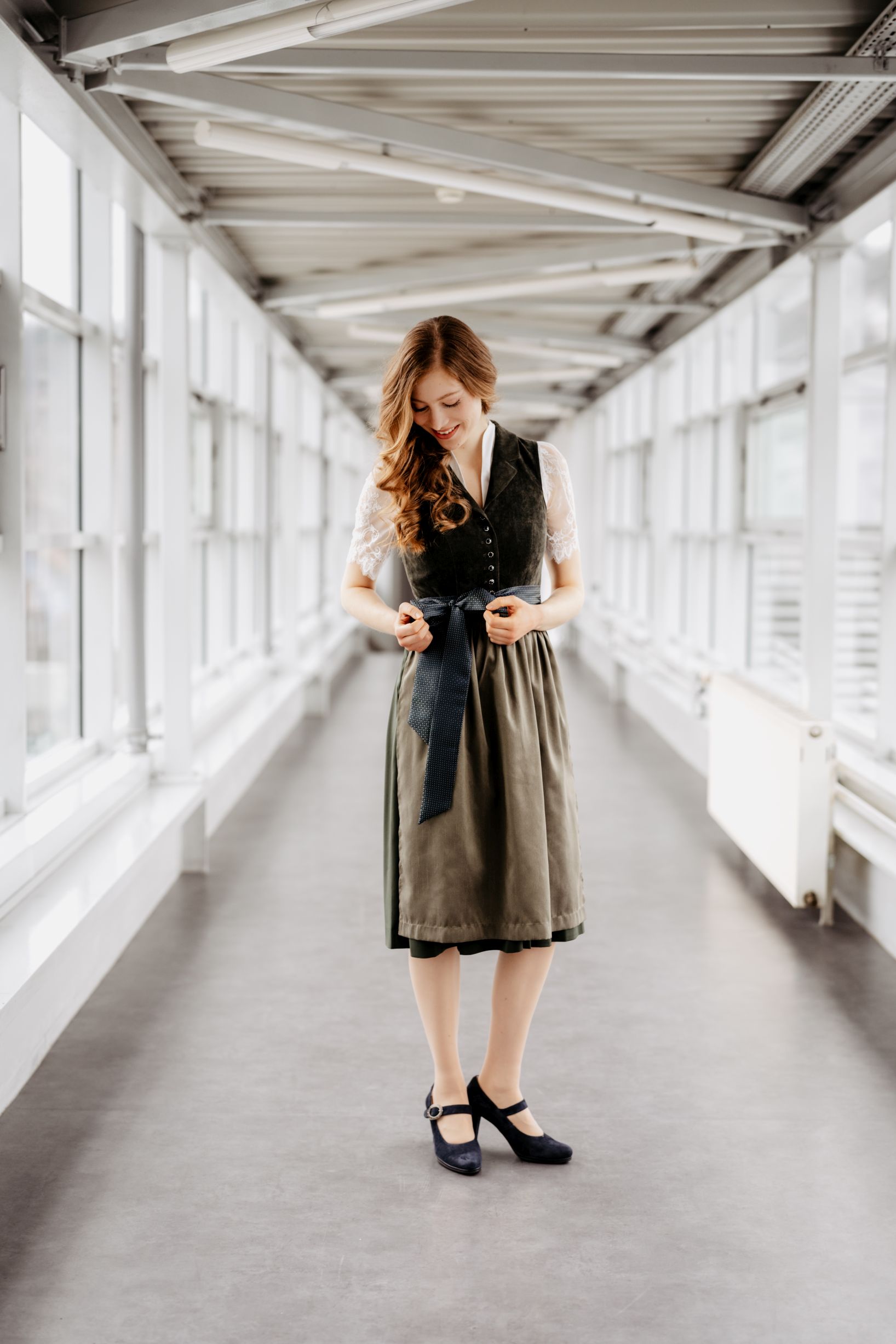 Bluse & Dirndl Spieth & Wensky, Schuhe Xaver Luis, Tasche Luise Steiner