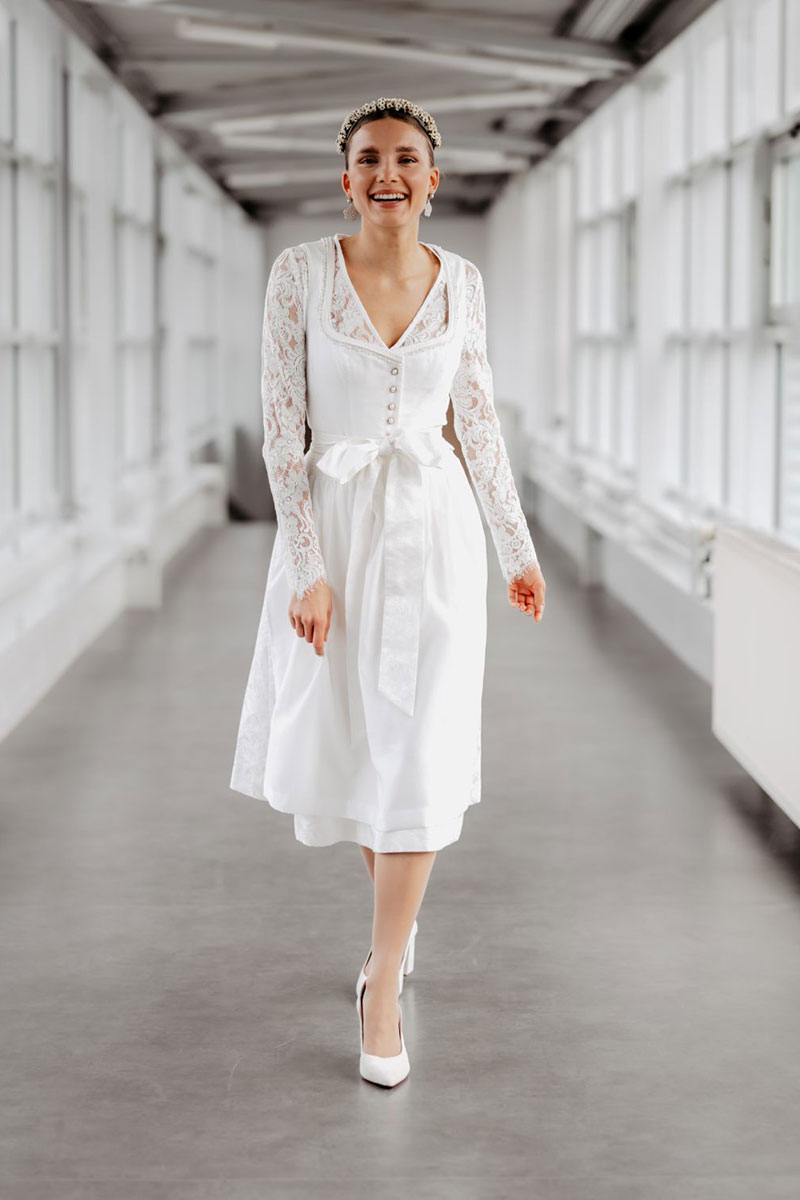 Blumenkranz privat, Bluse & Tracht Krüger Dirndl, Ohrringe Luise-Steiner, Schuhe Xaver Luis