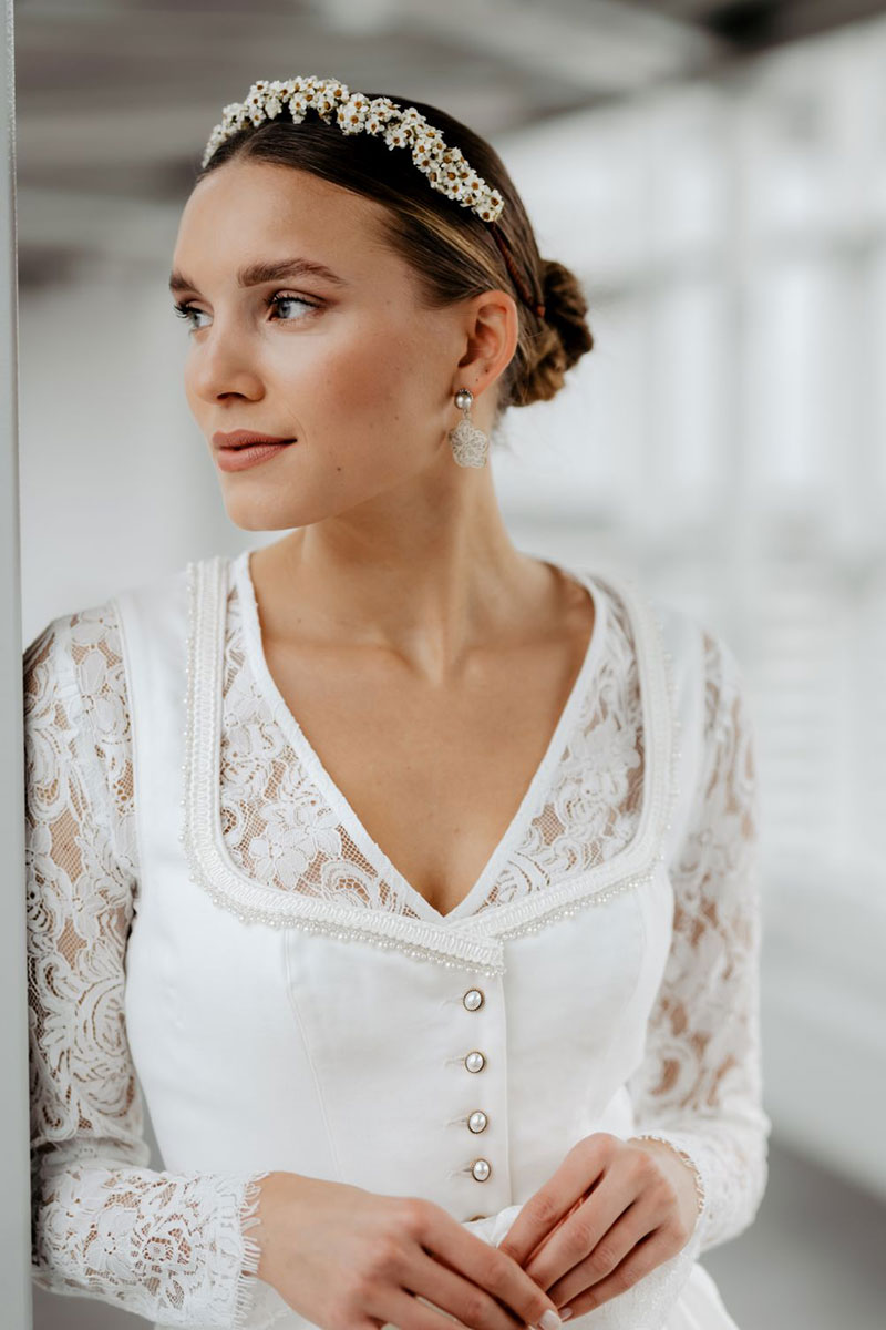 Blumenkranz privat, Bluse & Tracht Krüger Dirndl, Ohrringe Luise-Steiner, Schuhe Xaver Luis