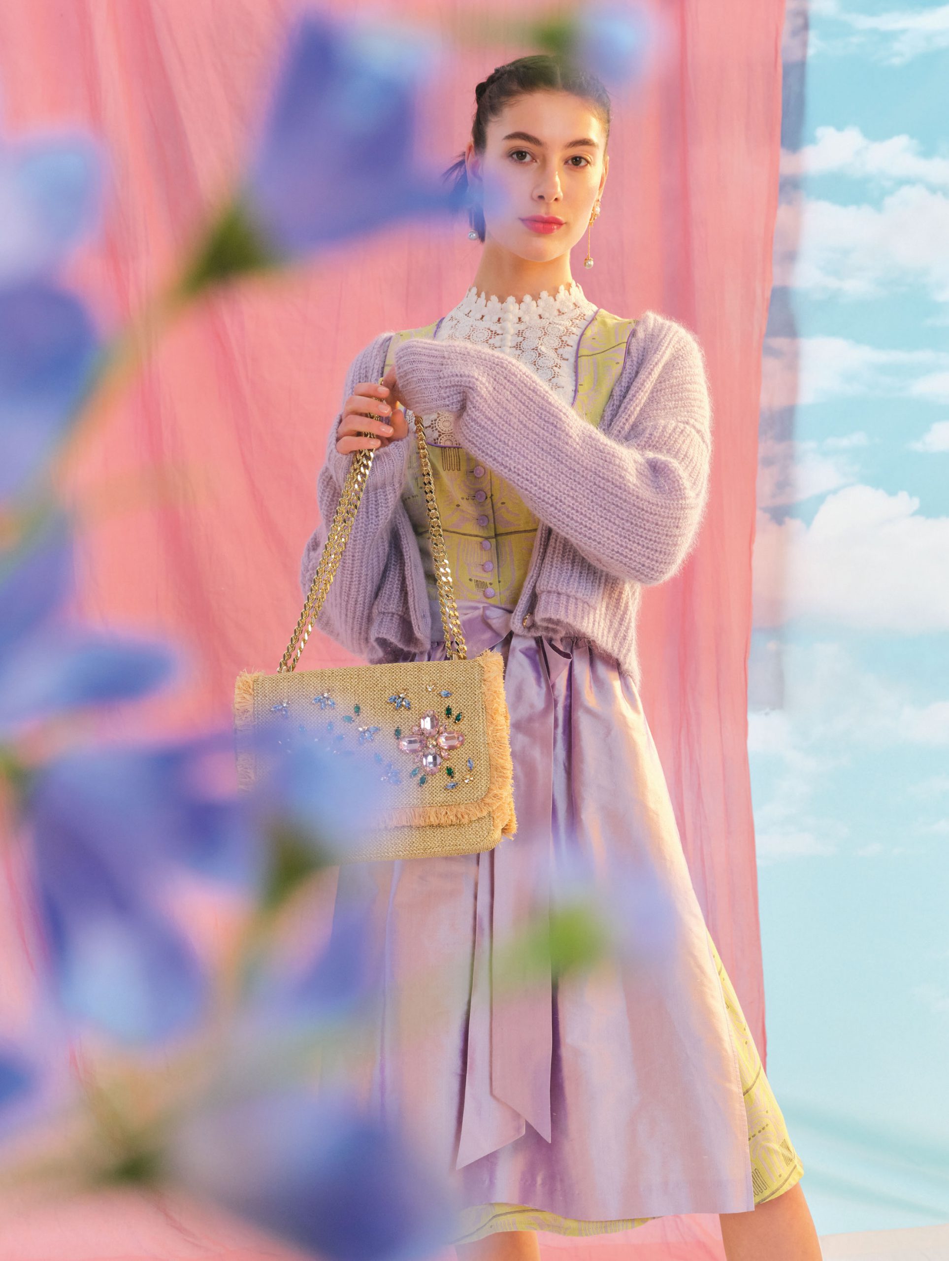Sorbet-Farben, Spitze und schimmernde Stoffe – diese märchenhaften Dirndl versprühen Charme und gute Laune …