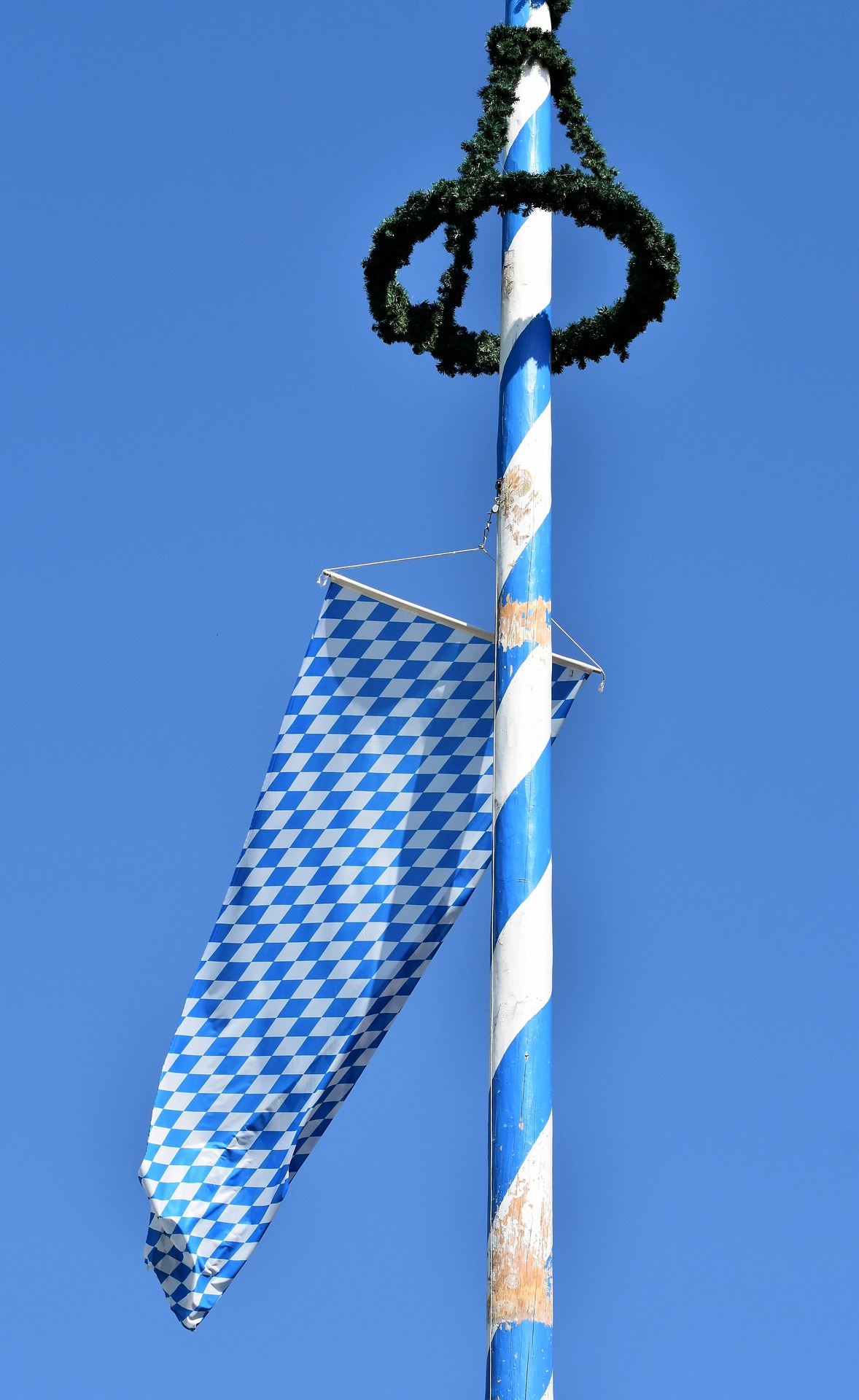 Maibaum aufstellen fesch Magazin