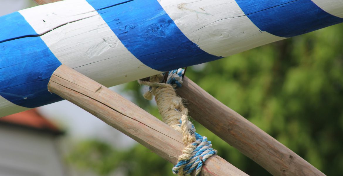 Maibaum aufstellen fesch Magazin