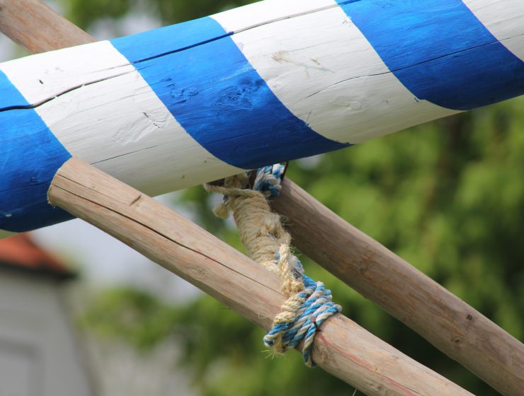 Maibaum aufstellen fesch Magazin