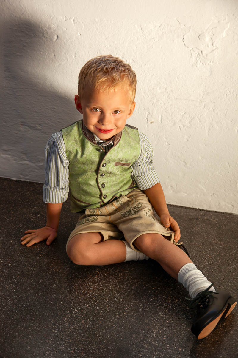 Fesch Kinder Tracht
