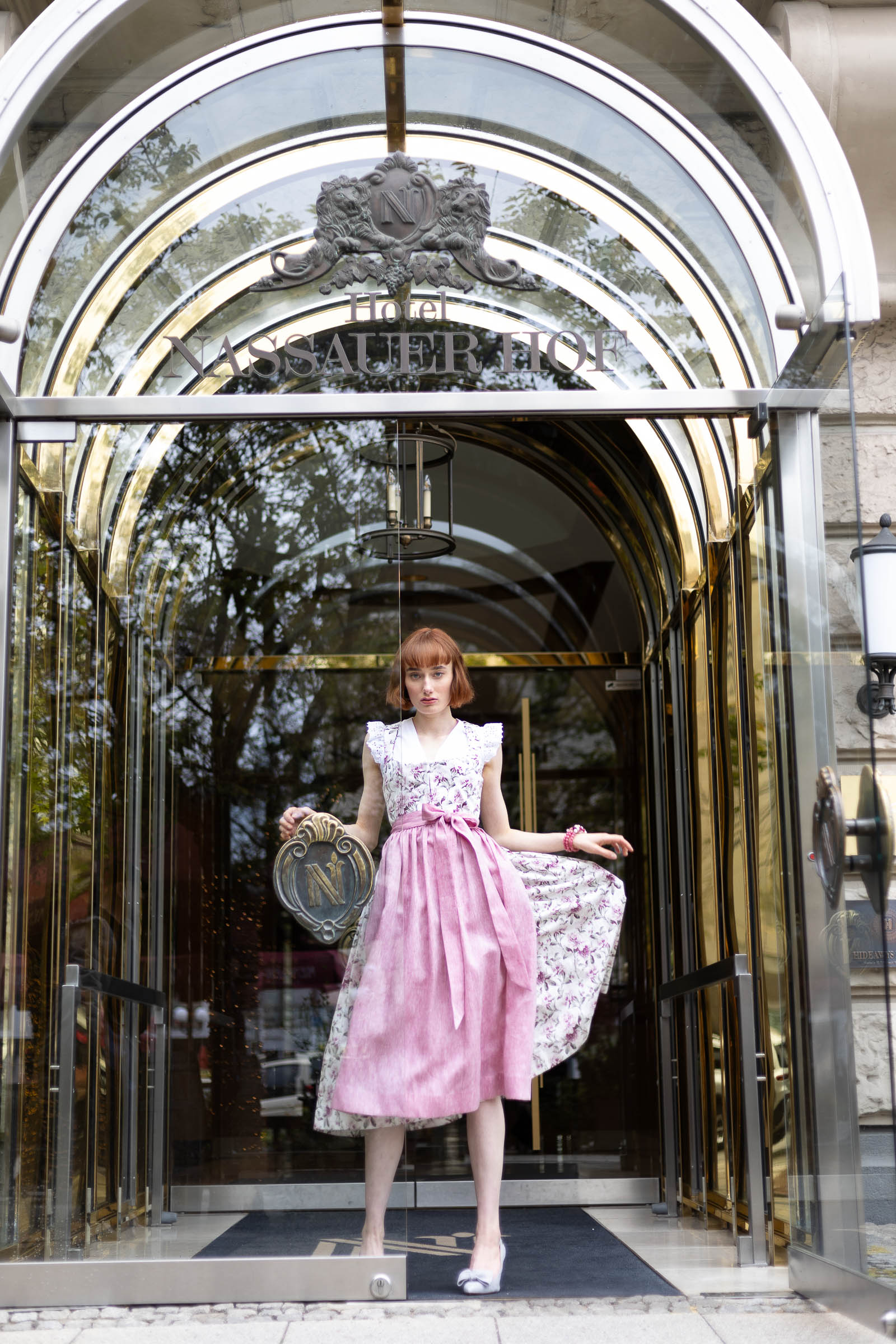 Von Sommerkleid bis Tracht mit Blütendekor Von Sommerkleid bis Tracht mit Blütendekor