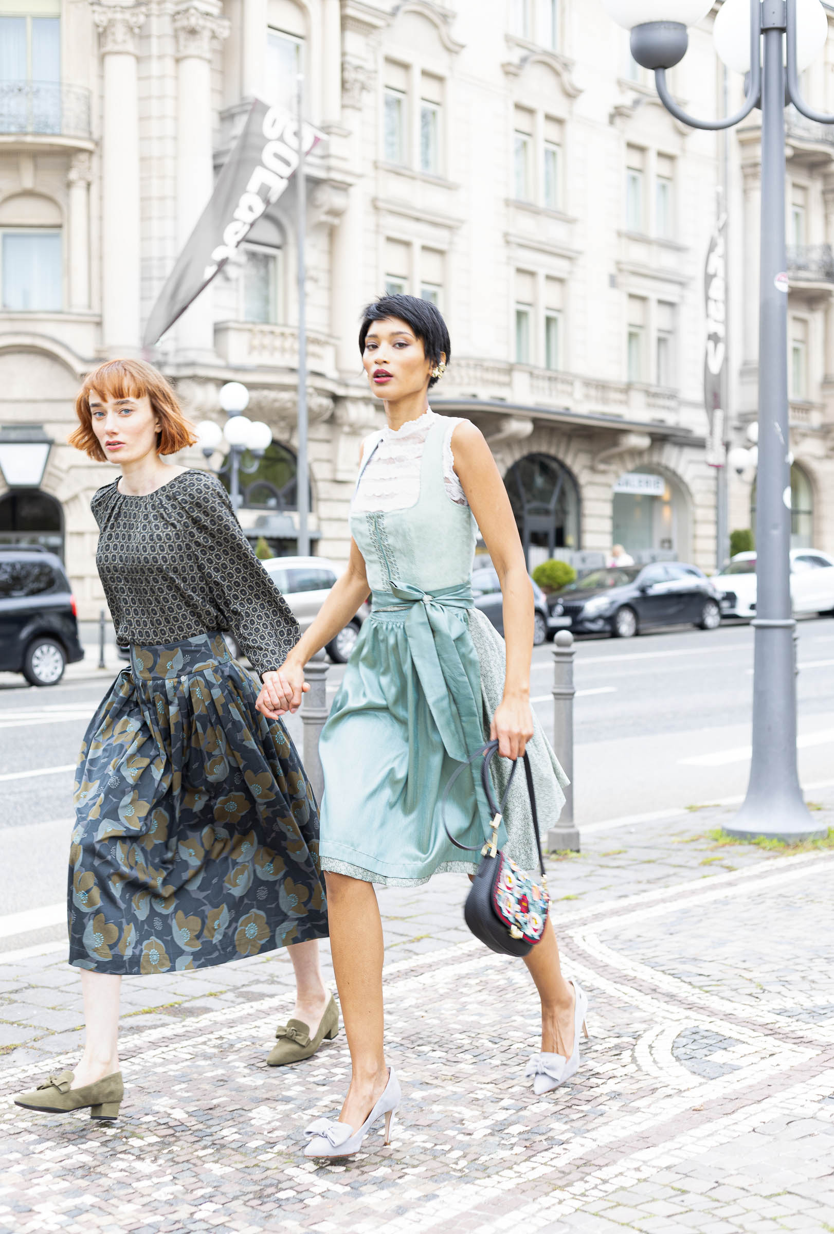 Von Sommerkleid bis Tracht mit Blütendekor Von Sommerkleid bis Tracht mit Blütendekor