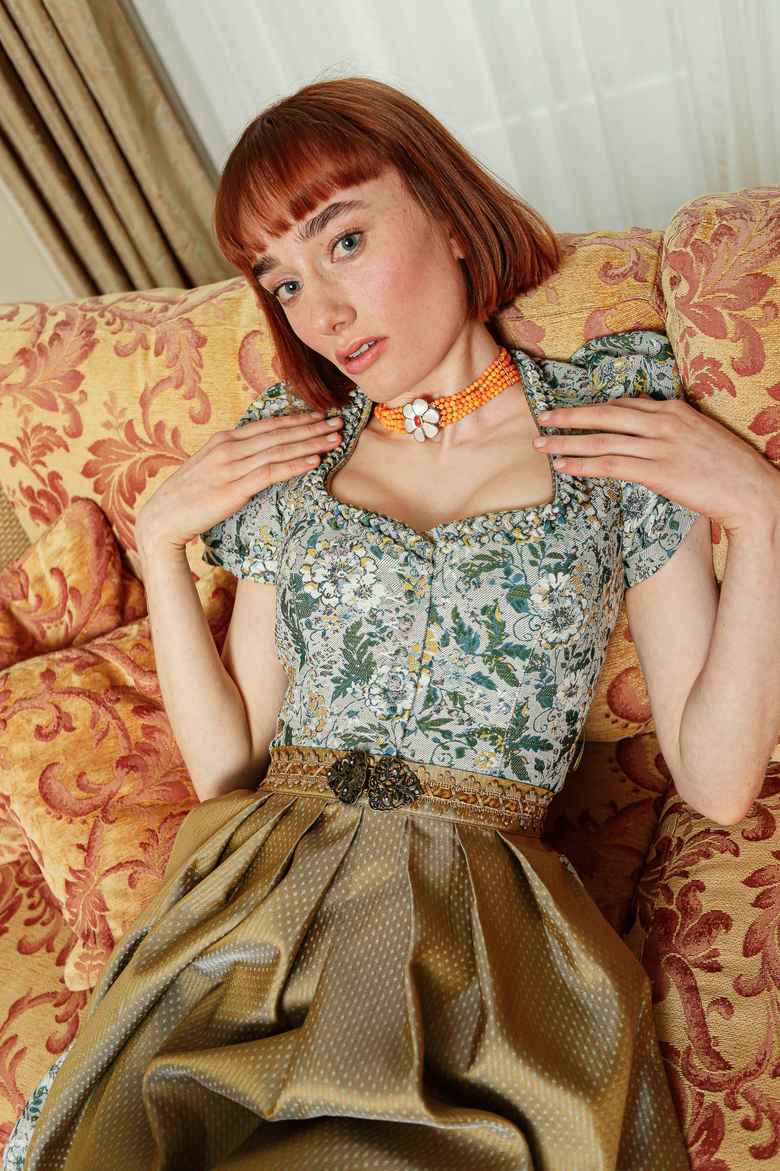 Von Sommerkleid bis Tracht mit Blütendekor Von Sommerkleid bis Tracht mit Blütendekor