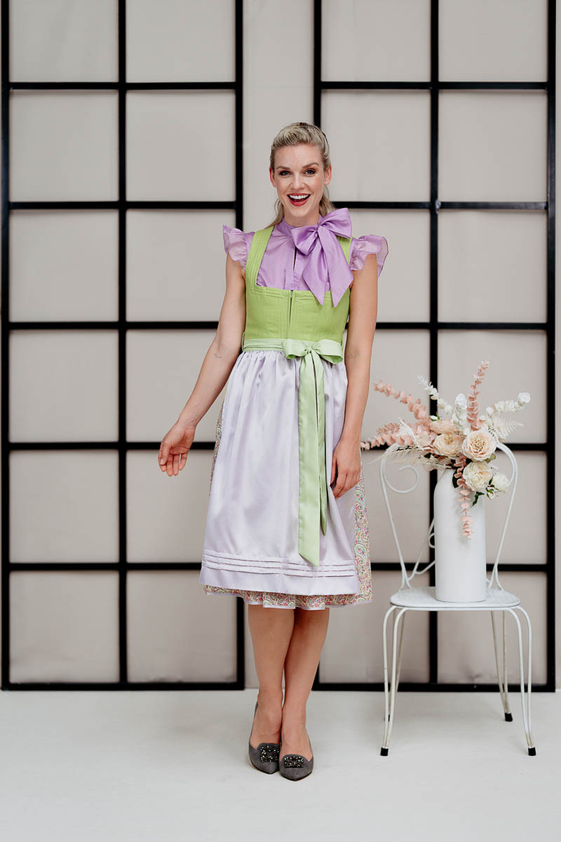 Dirndl & Bluse K&K Kaiserjäger, Schuhe Xaver Luis Schuhmanufaktur.
