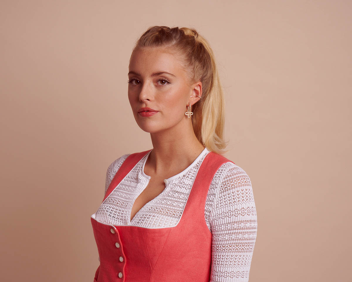 Trachten- und Frisurentrends 2024. High-Ponytail