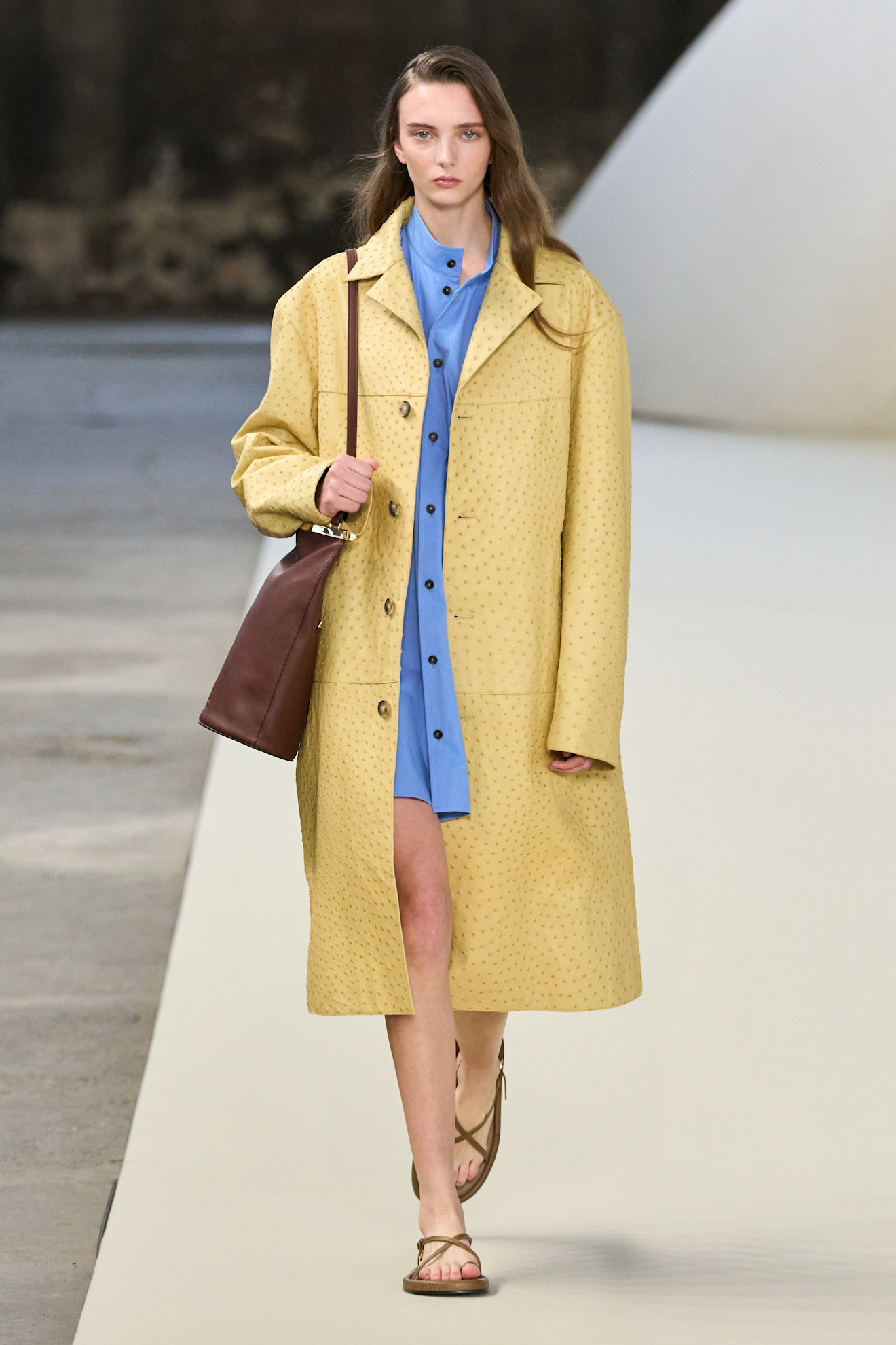 Buttergelb – vom Trend zur Tracht Tod's S25 © Foto: launchmetrics.com/spotlight