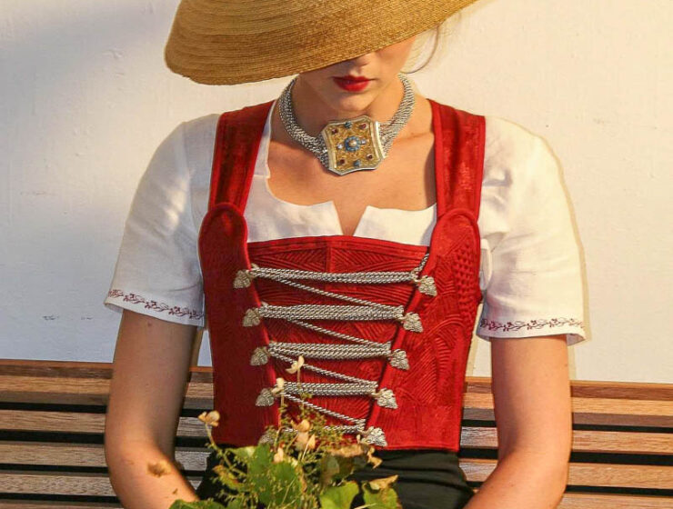 Eva Violetta Dirndl