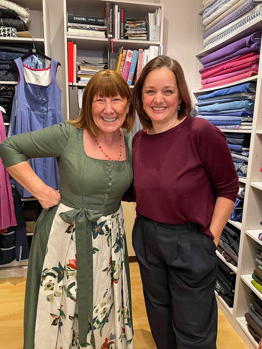 Eva Violetta Dirndl mit Petra Reiter