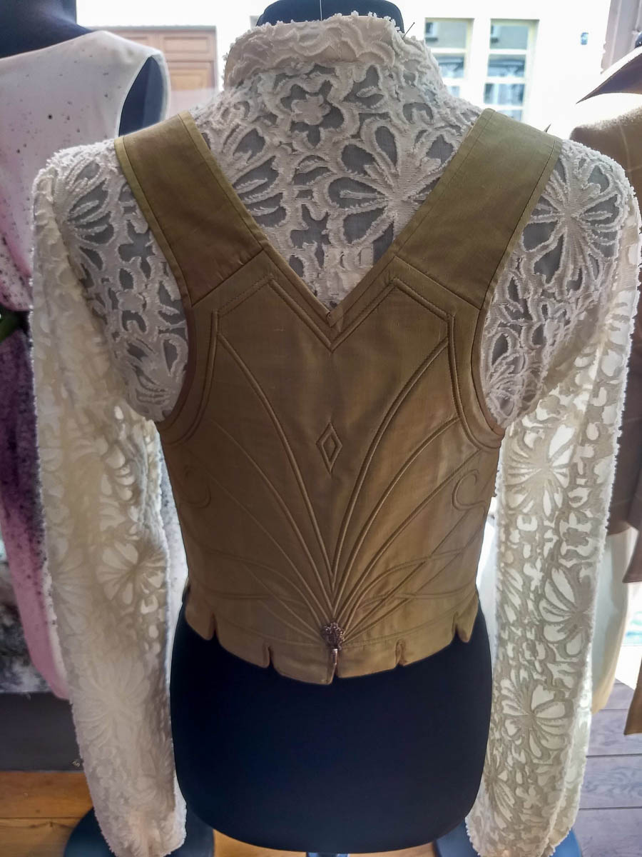 Eva Violetta Dirndl