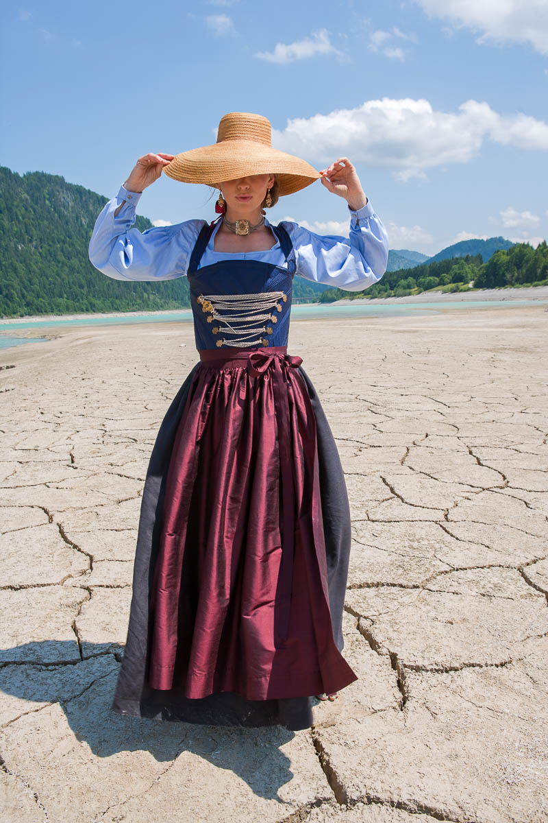 Eva Violetta Dirndl
