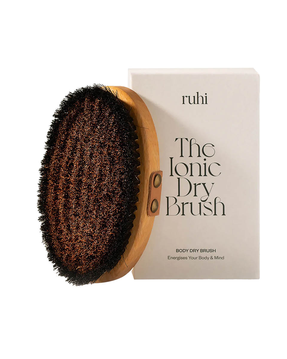 Kupferborsten geben noch mehr Energie: The Iconic Dry Brush – Trockenbürste von Ruhi Rituals (ca. 42 €)