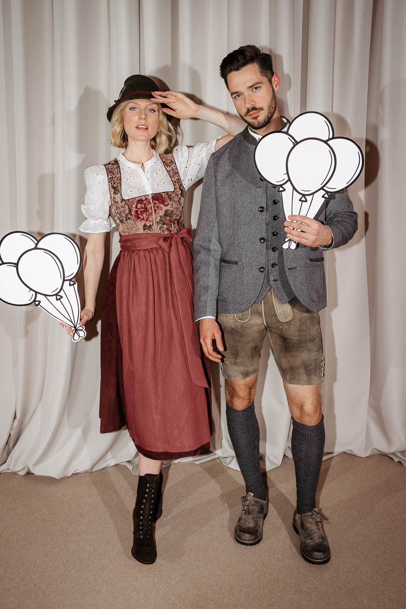 Victoria Hut von FAUSTMANN, Dirndl von MADAME MARIE Mitja Look von SPIETH & WENSKY