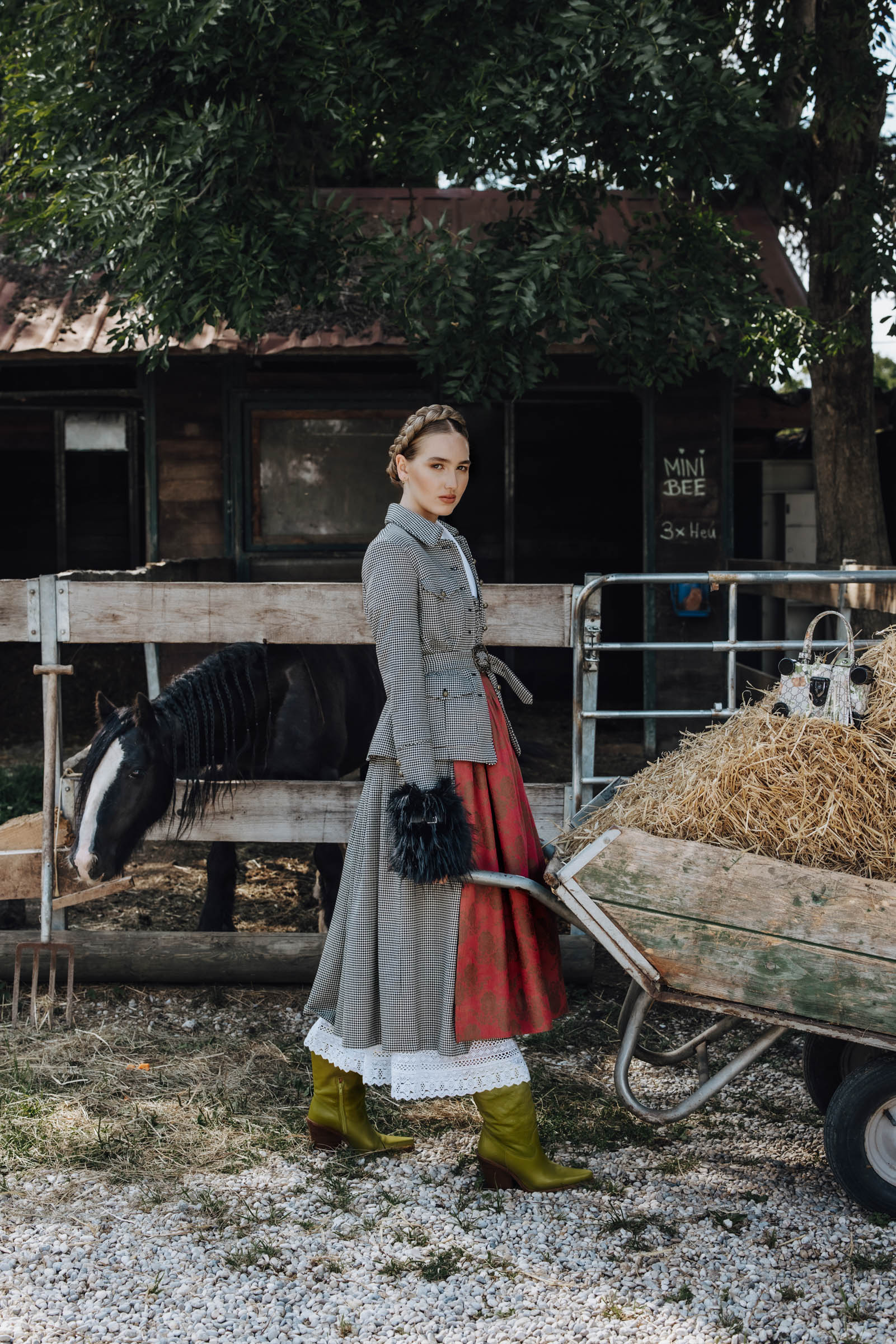 Roots & Runways: Tradition als kraftvolles Fashion-Statement LaRoccaPhoto
