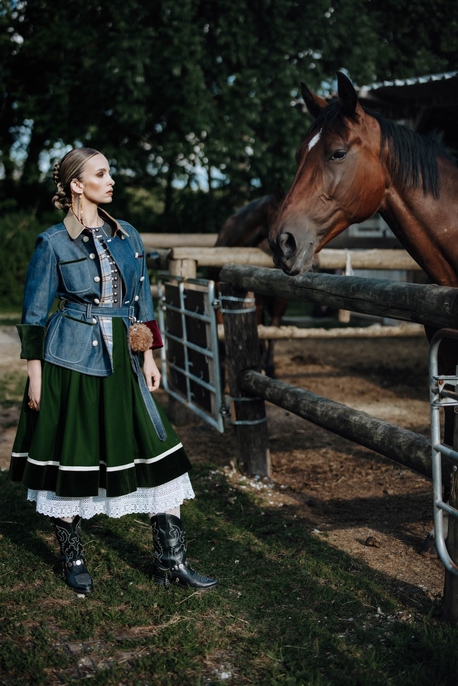 High Fashion aus Bayern: Wie Roots & Runways Tracht neu definiert LaRoccaPhoto