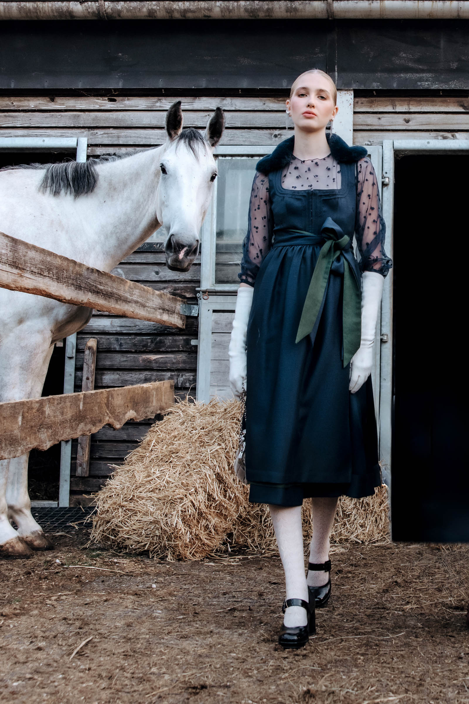 Roots & Runways: Bayerische Tracht trifft moderne Couture LaRoccaPhoto