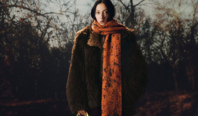 Schals setzen im Winter modische Akzente und veredeln selbst schlichte Looks.