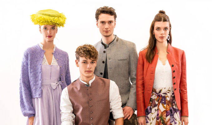 Tracht Trends 2026 mit zarten Farben, Strickjacke, floralem Rock und modernen Trachtenjacken – alpine Mode neu interpretiert.