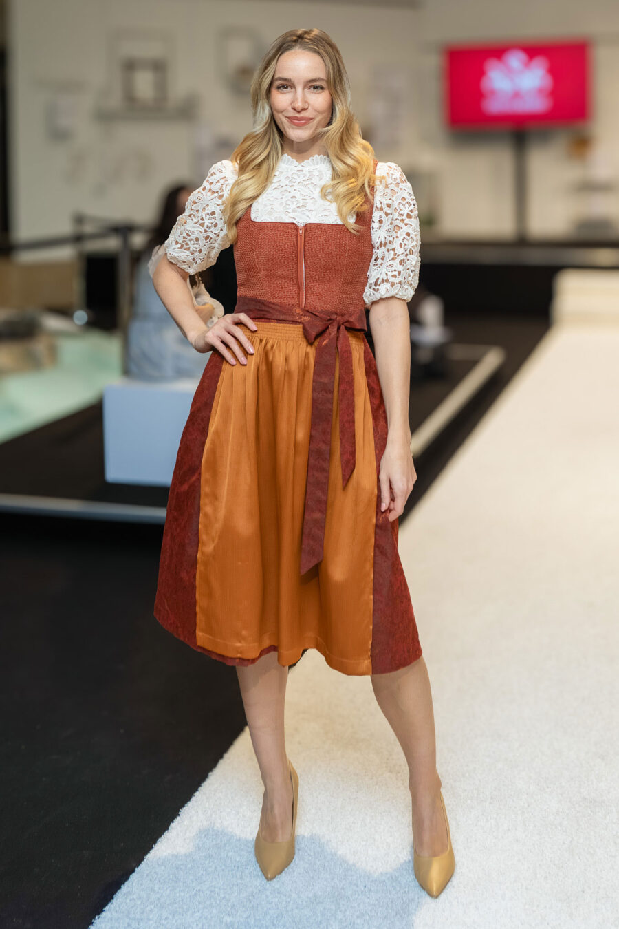 Dirndl Trends 2026 Die Wichtigsten Trachtentrends Herbst Winter 2026 dirndl-trends-2026-die-wichtigsten-trachtentrends-herbst-winter-2026