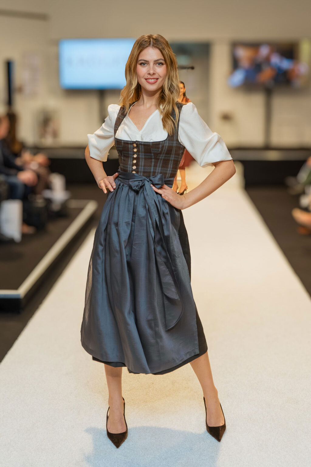 Dirndl Trends 2026 Die Wichtigsten Trachtentrends Herbst Winter 2026 dirndl-trends-2026-die-wichtigsten-trachtentrends-herbst-winter-2026