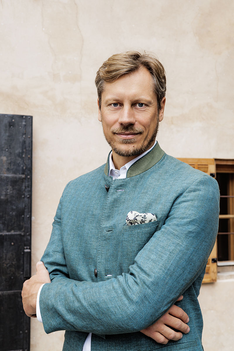 Maximilian Gössl, Geschäftsführer des Salzburger Traditionshauses Gössl, in moderner Trachtenjacke
