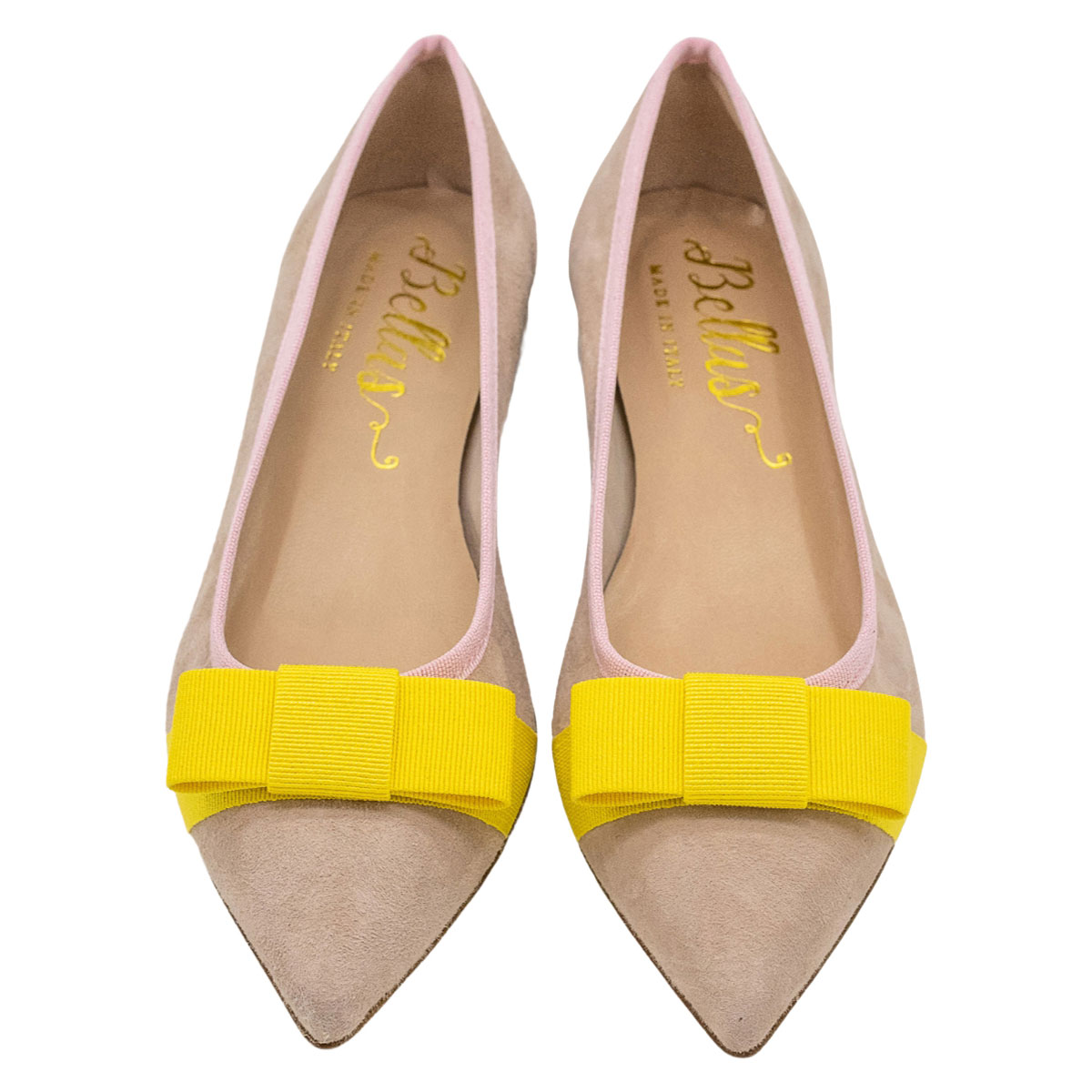 Nudefarbene Wildleder-Pumps mit gelber Schleife von Bellas Vienna im Color-Blocking-Look.
