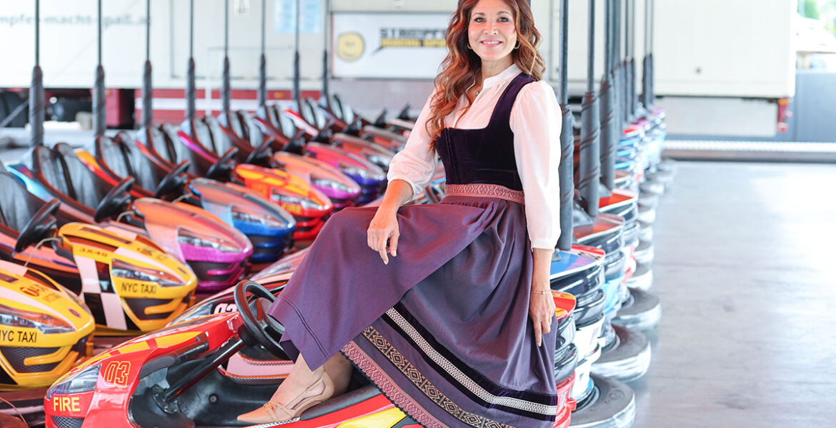 FESCH-Botschafterin Karen Webb im Dirndl