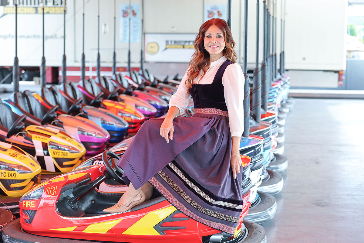 FESCH-Botschafterin Karen Webb im Dirndl