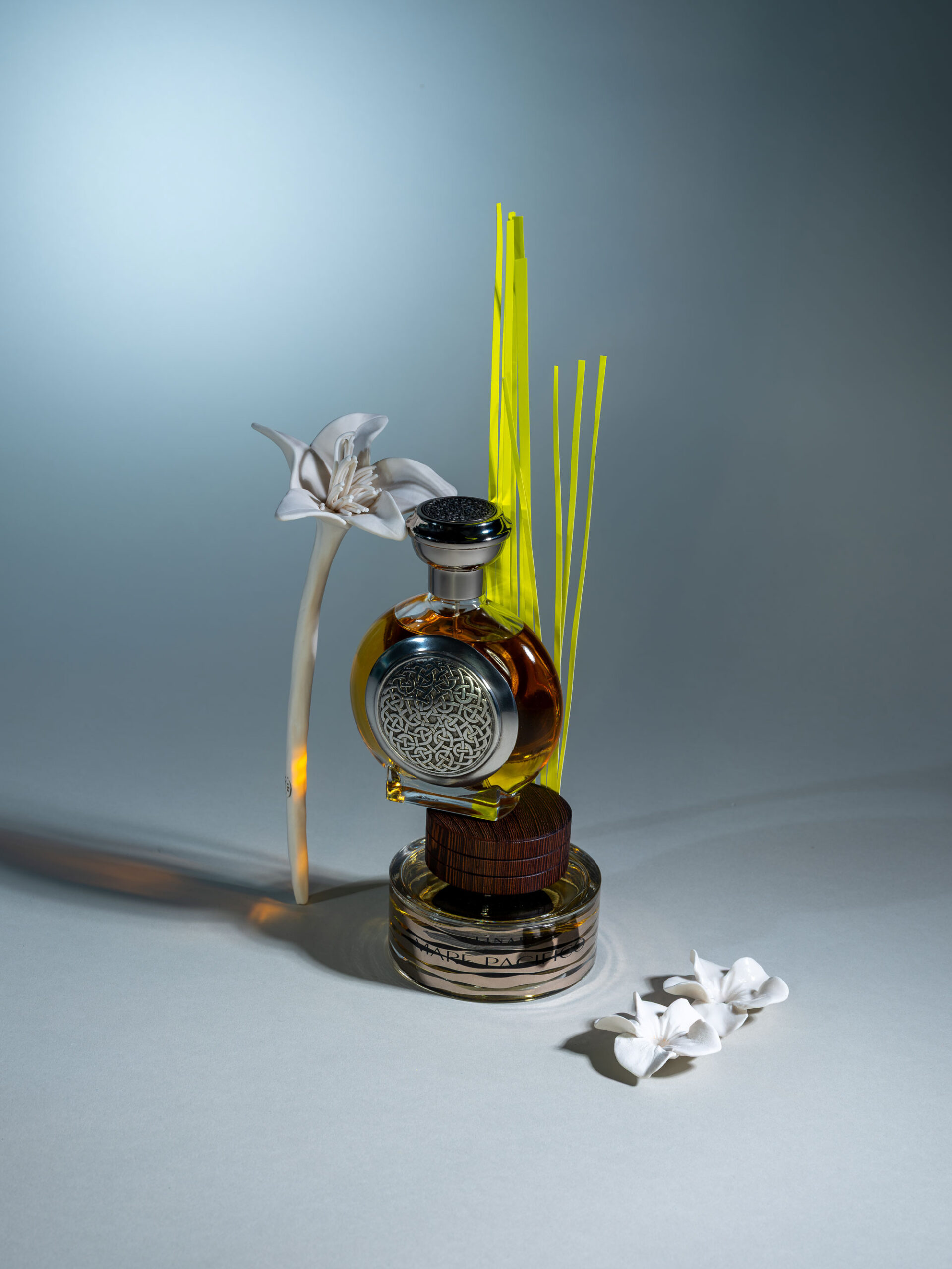 nischenparfum linari boadicea sommerduefte Nischenparfums Mare Pacifico von Linari und Bodacious von Boadicea mit weißen Porzellanblüten