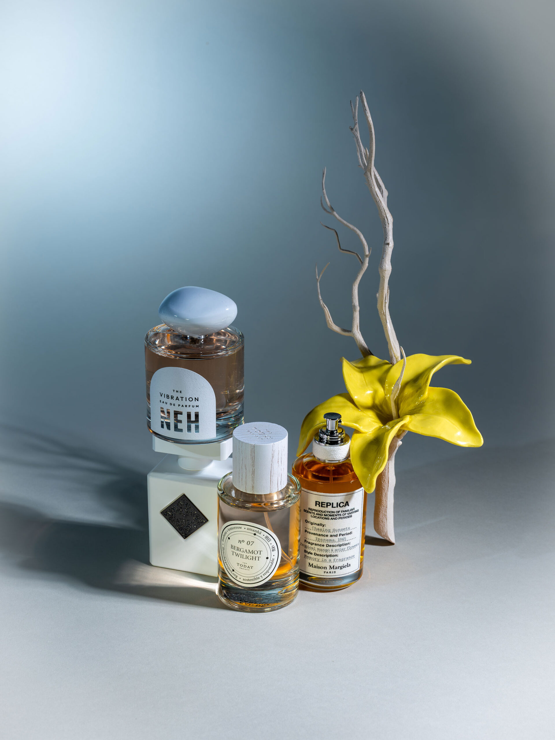sommerduefte 2026 neh initio maison margiela Helle Sommerparfums von NEH, Initio, The Today Project und Maison Margiela mit gelber Porzellanblüte
