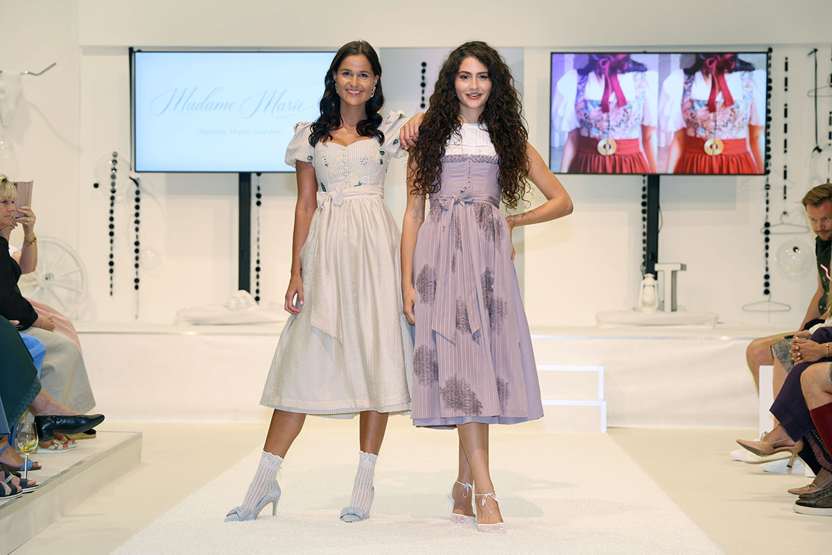 Models präsentieren die Trachtentrends 2027 bei der FESCH Fashion Show in Salzburg.