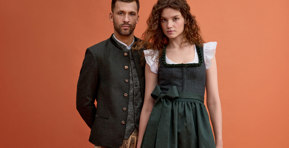 Moderne Trachtenmode von Ludwig Beck mit Dirndl und Lederhose